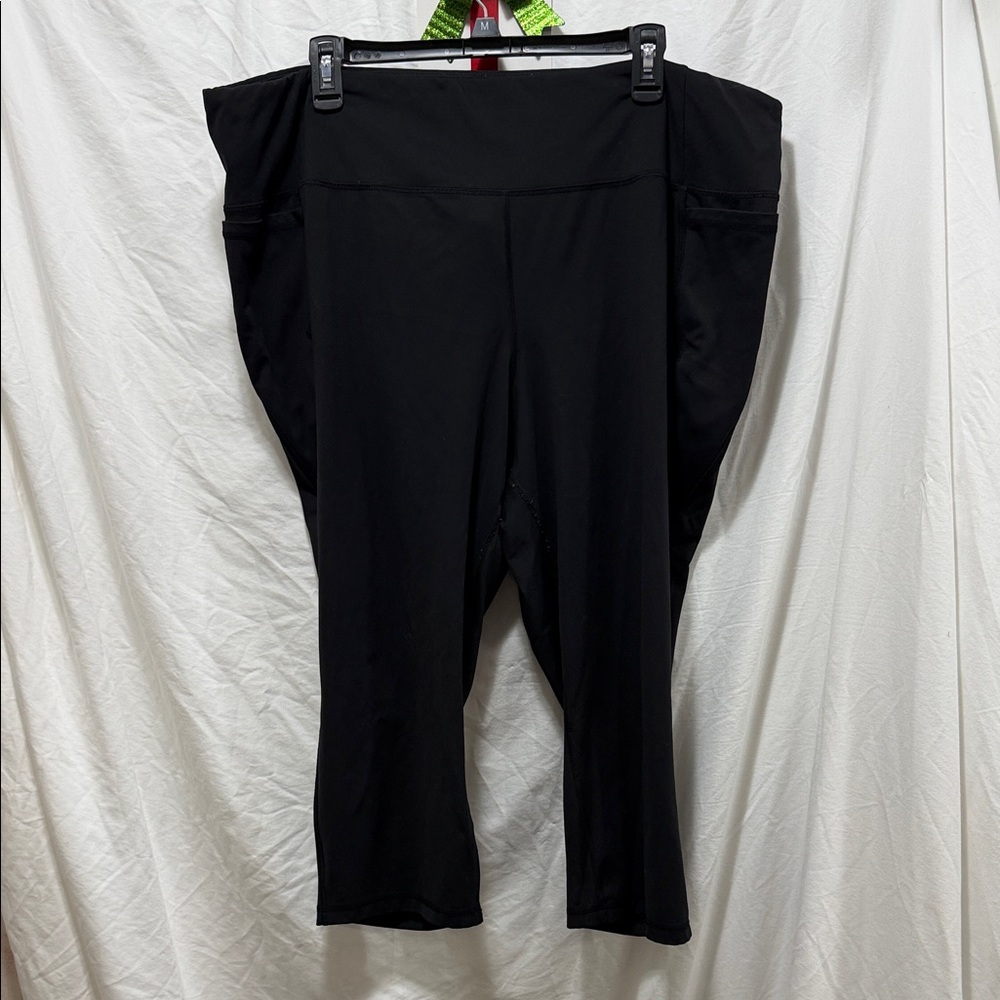 Livi Active Black Women's Capris